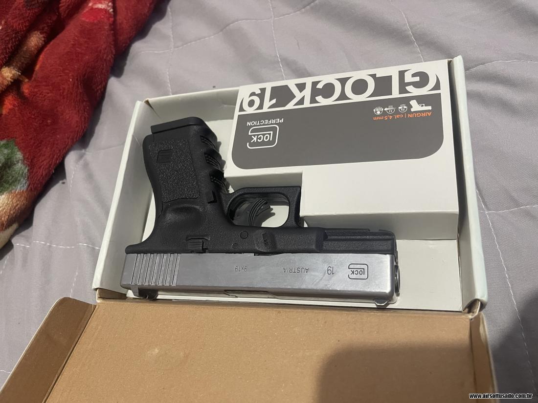 Glock 19 Umarex Airgun + 2 Mag
